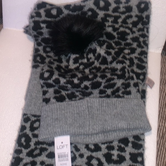 LOFT scarf & hat set NEW! Perfect for winter. This set will be stylish & warm. - Picture 4 of 6